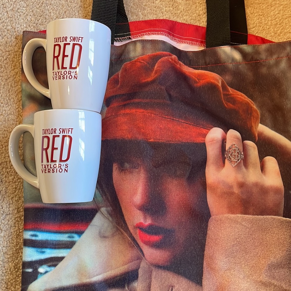 Taylor Swift set of tote and mugs